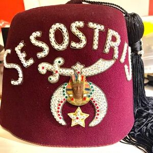 Masonic Shriners Fez Hat with Brooch on Tassel